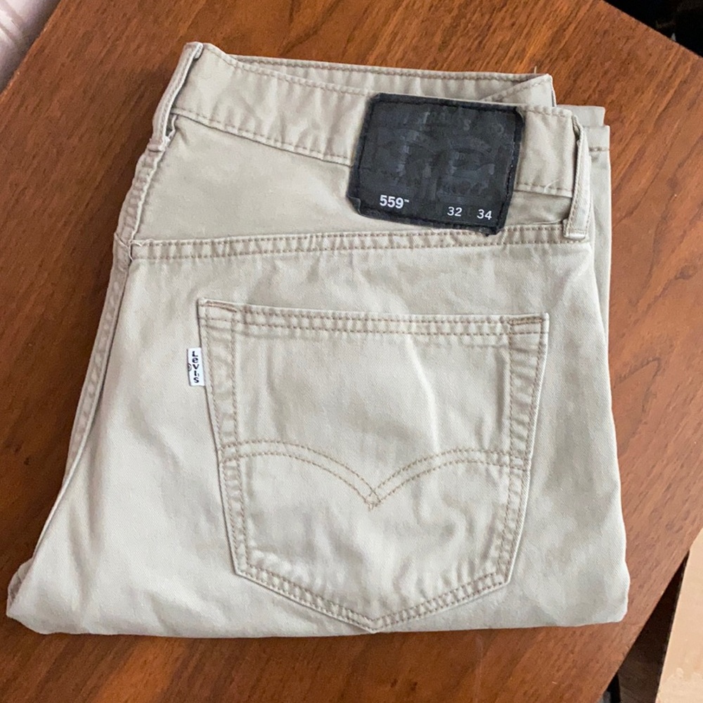 Men’s 559 Levi’s. Light khaki, 32x34.